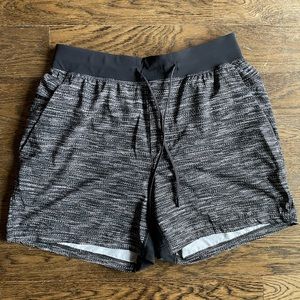 Mens Lululemon Black and White Athletic Shorts Size Medium!